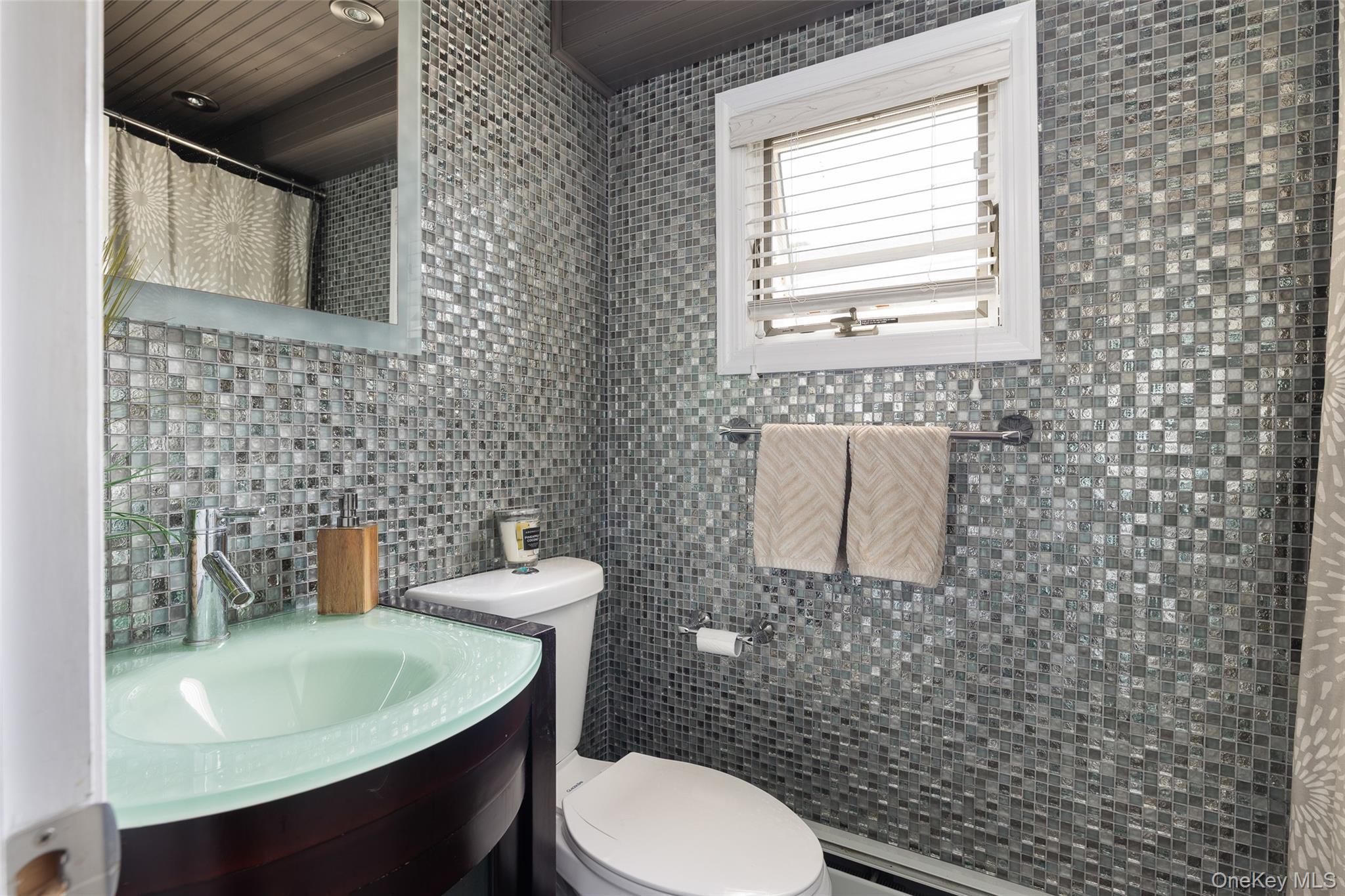 Babylon, New York, 11702, United States, 3 Bedrooms Bedrooms, ,2 BathroomsBathrooms,Residential,For Sale,1930395