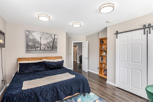 Wixom, Michigan, 48393, United States, 5 Bedrooms Bedrooms, ,4 BathroomsBathrooms,Residential,For Sale,1930783