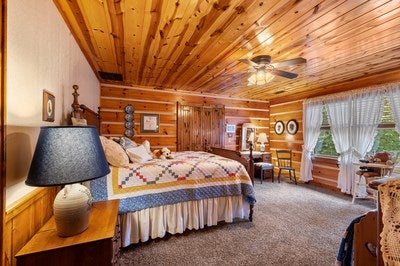 Murphy, North Carolina, 28906, United States, 3 Bedrooms Bedrooms, ,6 BathroomsBathrooms,Residential,For Sale,1933143