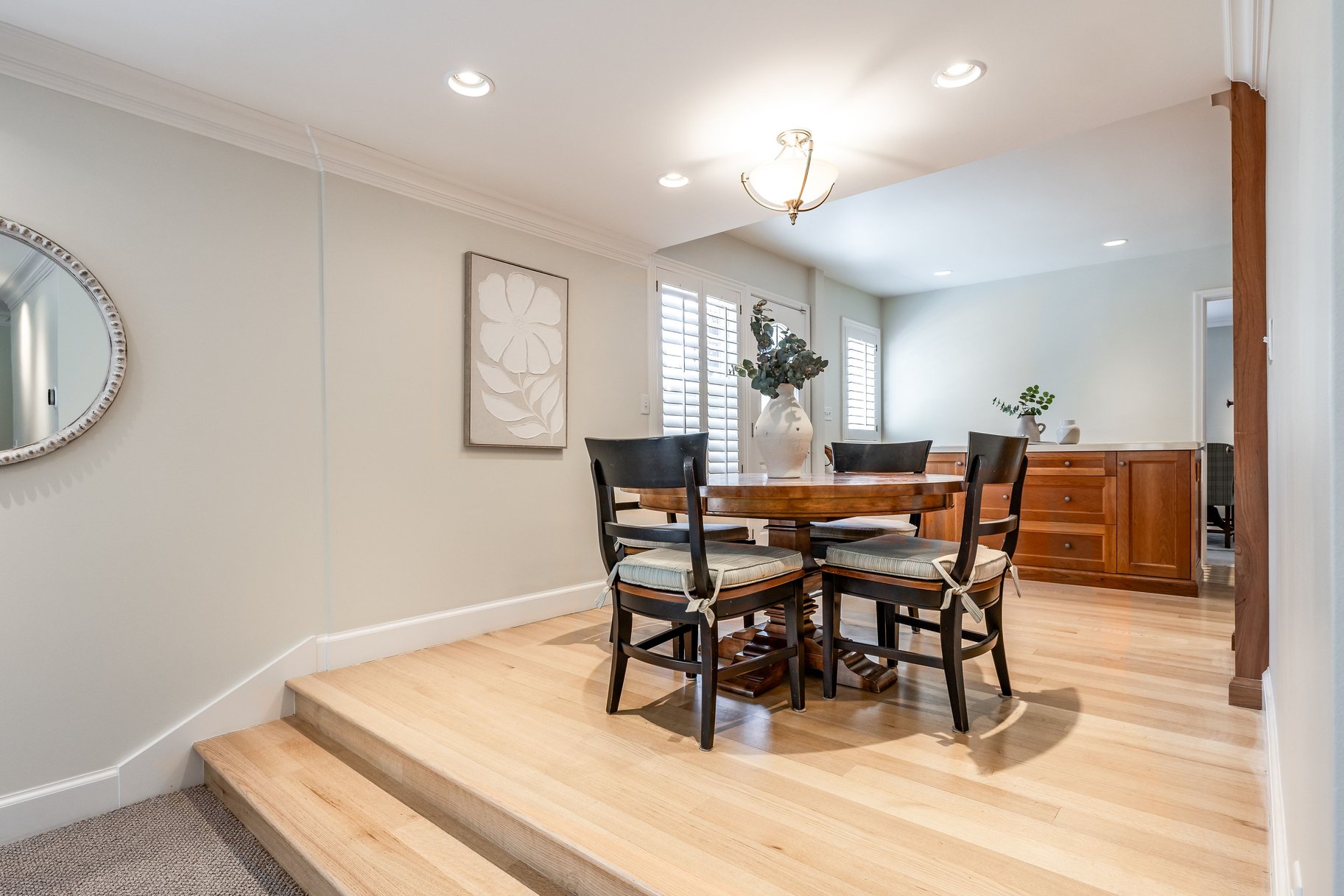  Exceptional Country Club Two-Story - 物件實景