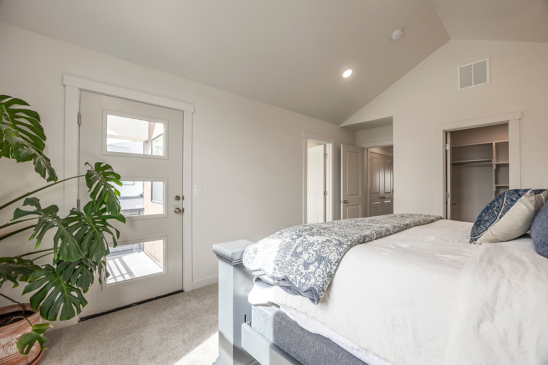  Rare Row-End Townhome - 物件實景