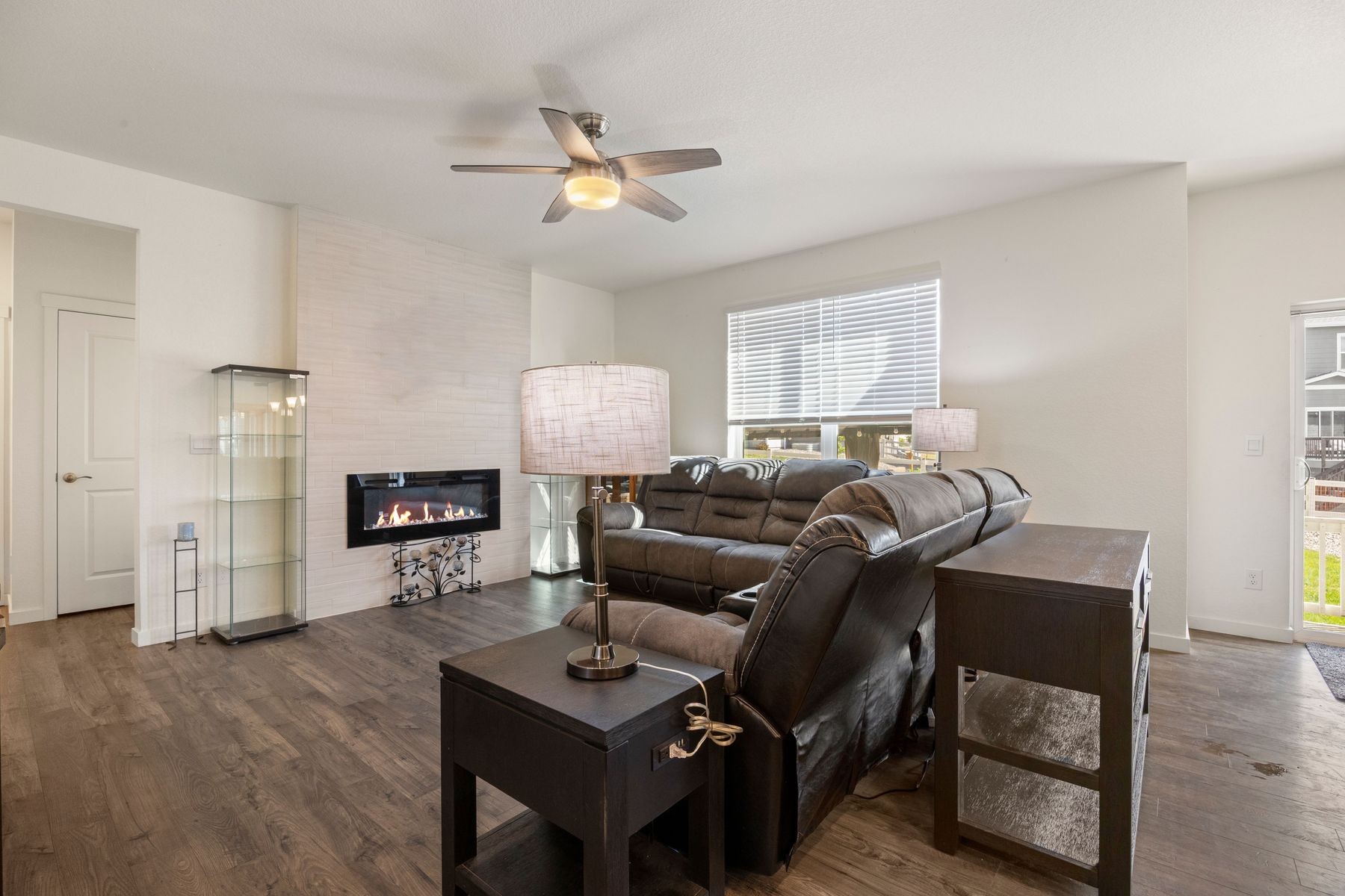  Perfect Blend of Modern Style, Functionality, and Mesa Views - 物件實景