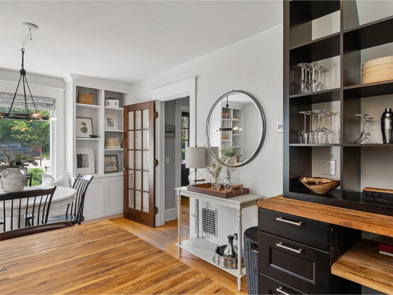 Burlington, Vermont, 05401, United States, 3 Bedrooms Bedrooms, ,2 BathroomsBathrooms,Residential,For Sale,1906339