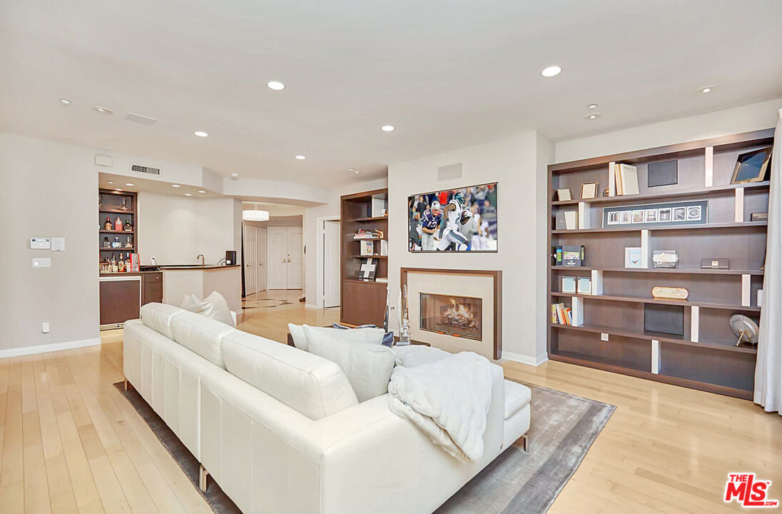 Beverly Hills, California, 90211, United States, 2 Bedrooms Bedrooms, ,3 BathroomsBathrooms,Residential,For Sale,1897211