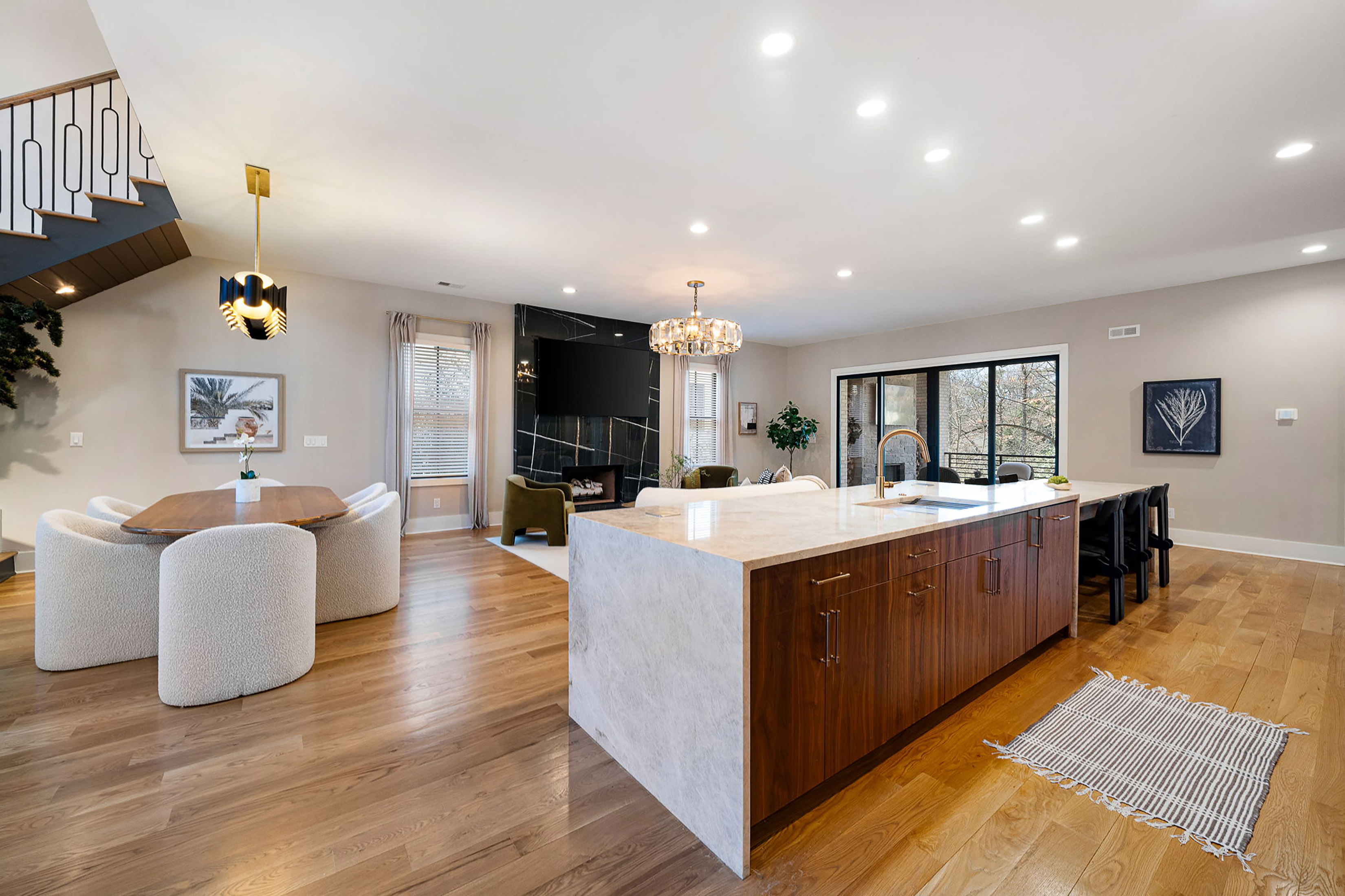  Striking Three Story Custom-built Home Redefines Modern Luxury - 物件實景