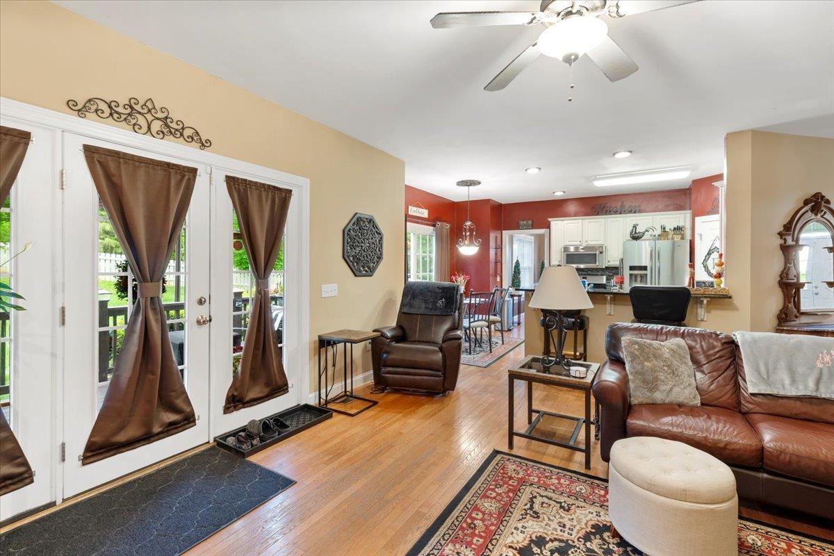 Blacksburg, Virginia, 24060, United States, 5 Bedrooms Bedrooms, ,4 BathroomsBathrooms,Residential,For Sale,1828215