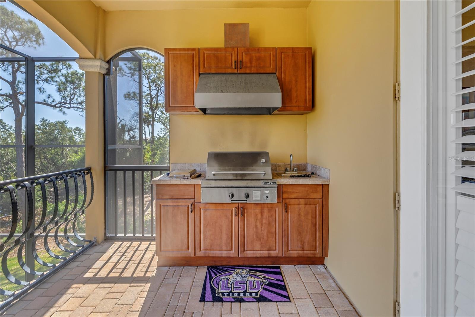 Tarpon Springs, Florida, 34689, United States, 4 Bedrooms Bedrooms, ,4 BathroomsBathrooms,Residential,For Sale,1975840