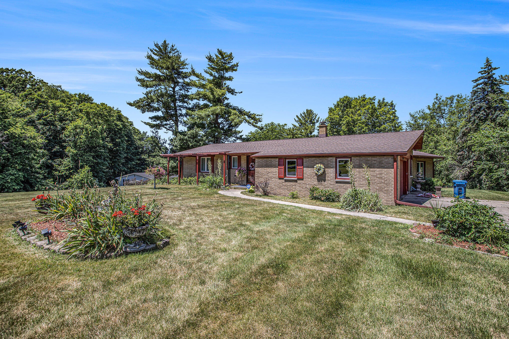 Kalamazoo, Michigan, 49004, United States, 5 Bedrooms Bedrooms, ,4 BathroomsBathrooms,Residential,For Sale,1977893