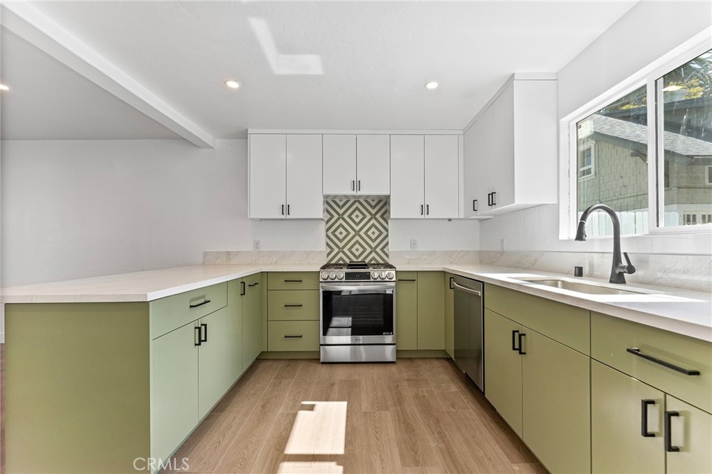 Pasadena, California, 91106, United States, 3 Bedrooms Bedrooms, ,2 BathroomsBathrooms,Residential,For Sale,2005182