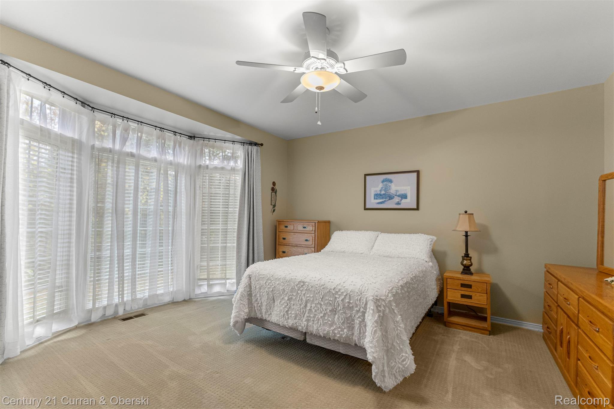 Shelby Charter Township, Michigan, 48316, United States, 2 Bedrooms Bedrooms, ,4 BathroomsBathrooms,Residential,For Sale,1977088