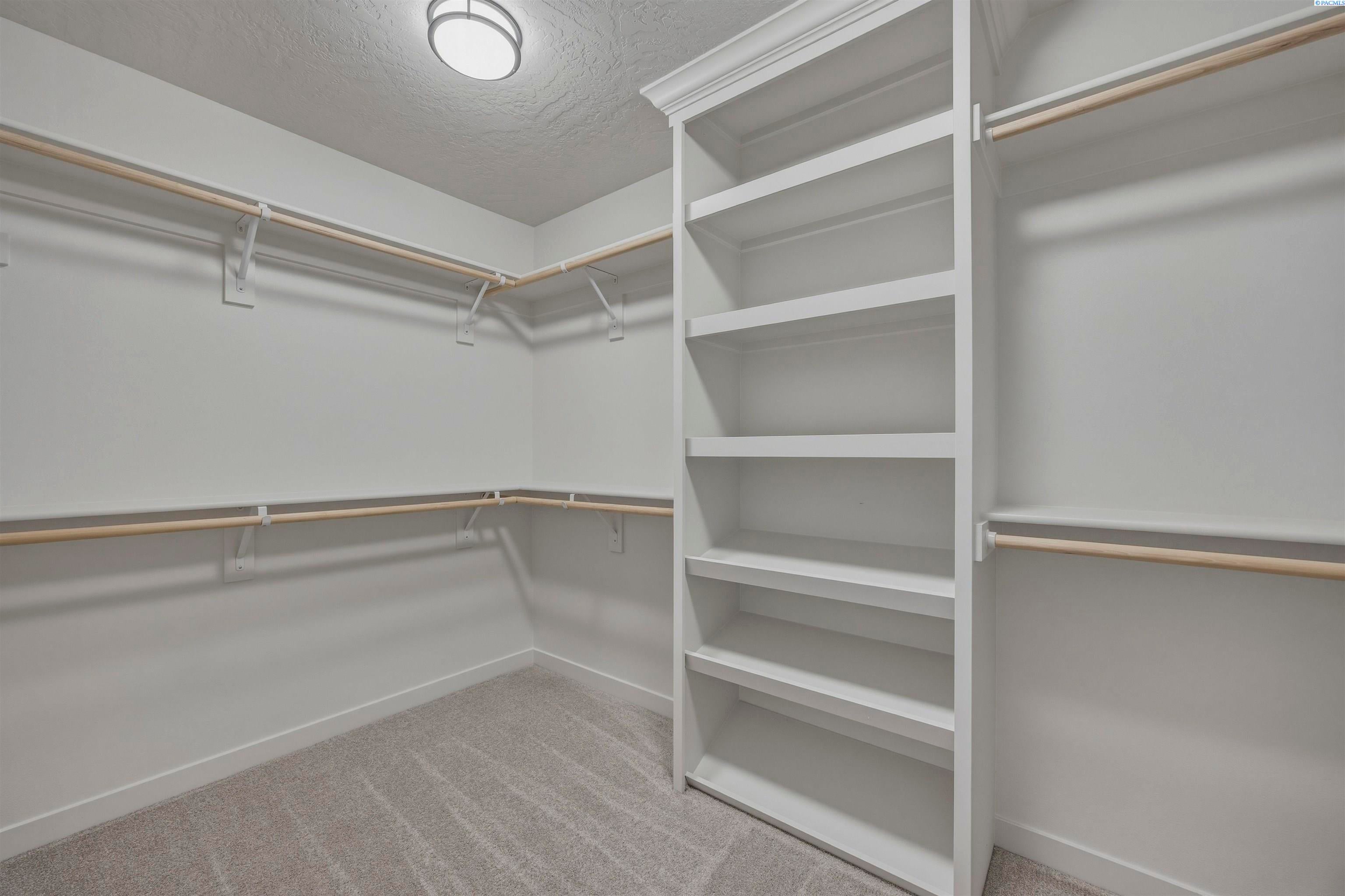 Prosser, Washington, 99350, United States, 5 Bedrooms Bedrooms, ,3 BathroomsBathrooms,Residential,For Sale,2028032