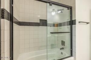 Van Nuys, California, 91405, United States, 3 Bedrooms Bedrooms, ,2 BathroomsBathrooms,Residential,For Sale,1939328