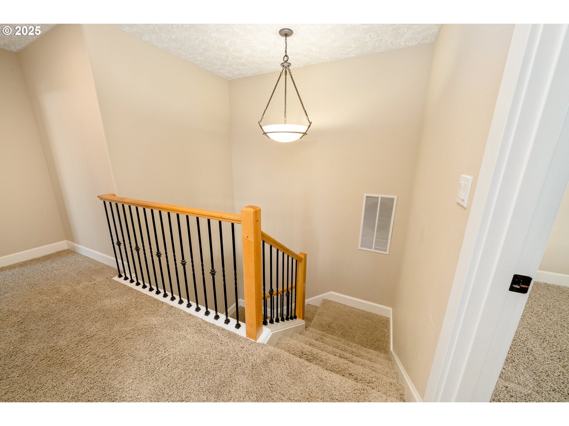 Tillamook, Oregon, 97141, United States, 3 Bedrooms Bedrooms, ,4 BathroomsBathrooms,Residential,For Sale,1998230