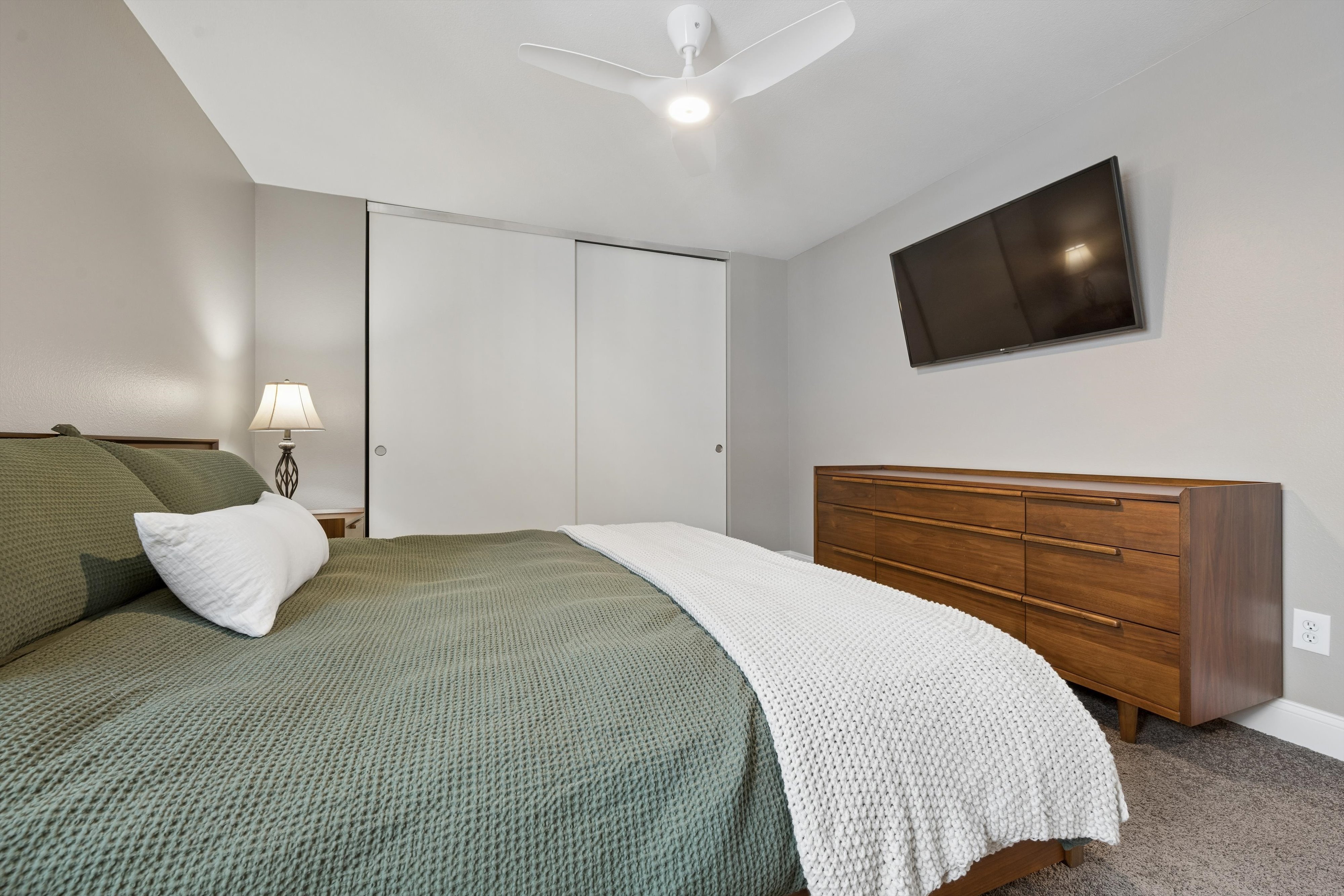  Beautifully updated home-Renovated from top to bottom with exceptional attention - 物件實景