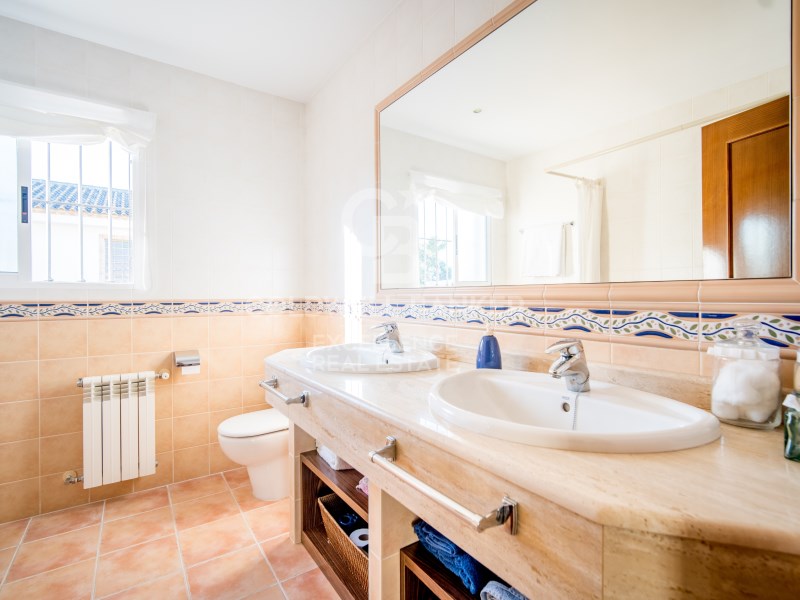 Valencia, Paterna, La Ca?ada Valencia, Paterna, La, Paterna, Comunidad Valenciana, ES, 5 Bedrooms Bedrooms, ,3 BathroomsBathrooms,Residential,For Sale,Valencia, Paterna, La Ca?ada Valencia, Paterna, La,1672423