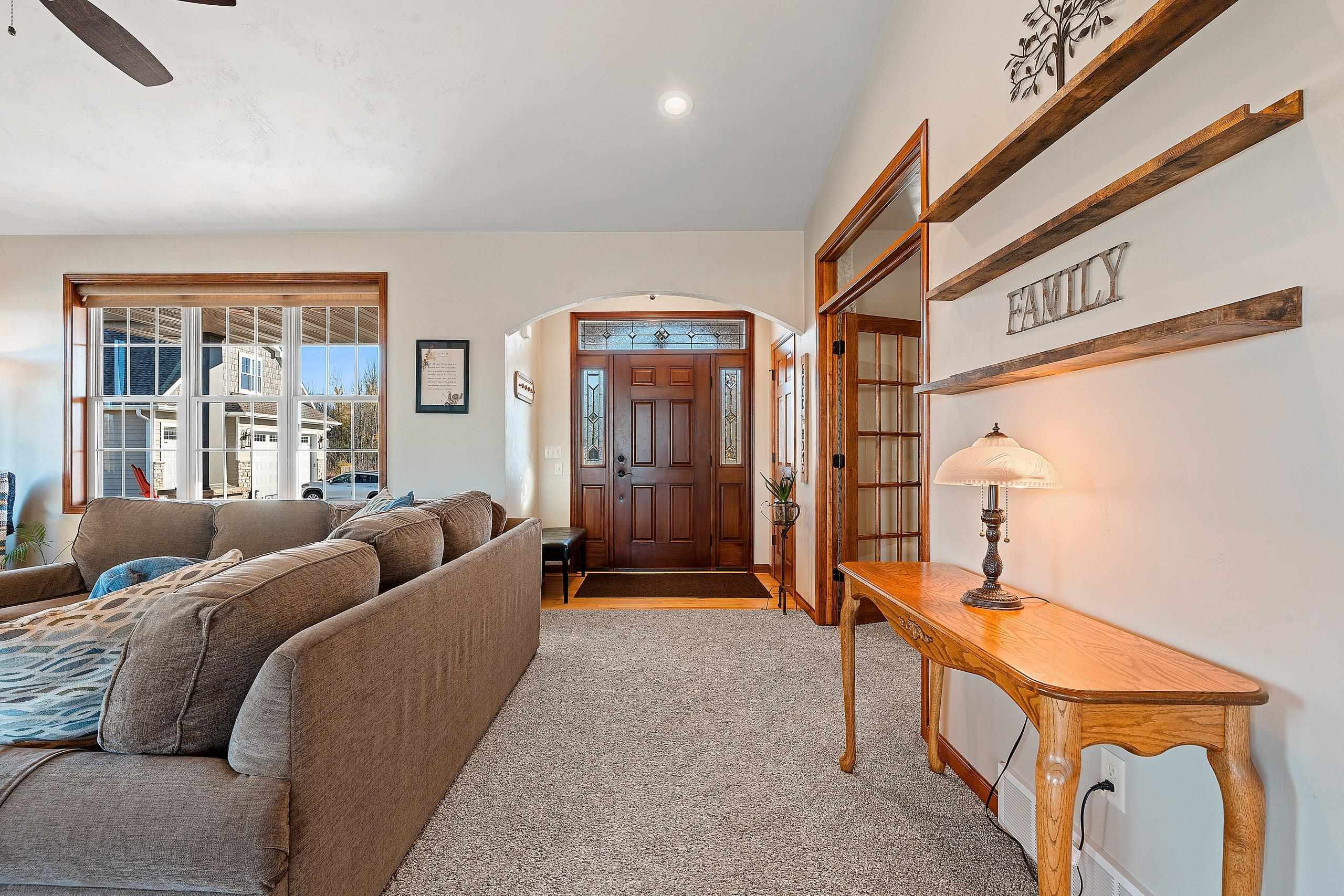 NEENAH, Wisconsin, 54956, United States, 3 Bedrooms Bedrooms, ,3 BathroomsBathrooms,Residential,For Sale,1986561