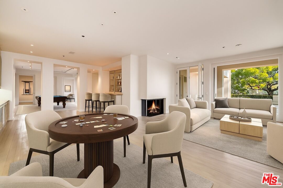 Beverly Hills, California, 90210, United States, 5 Bedrooms Bedrooms, ,4 BathroomsBathrooms,Residential,For Sale,1991118