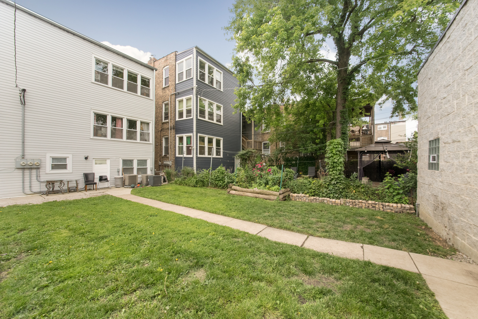 Chicago, Illinois, 60618, United States, 4 Bedrooms Bedrooms, ,2 BathroomsBathrooms,Residential,For Sale,1917452