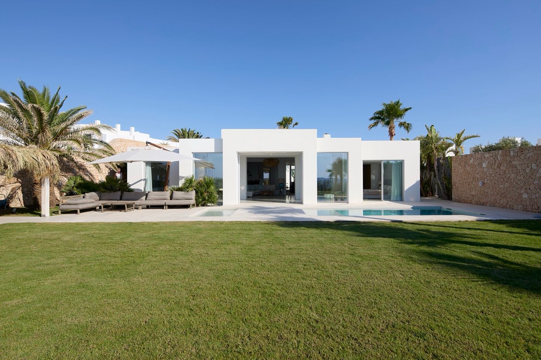  Villa on the beachfront in Caló d