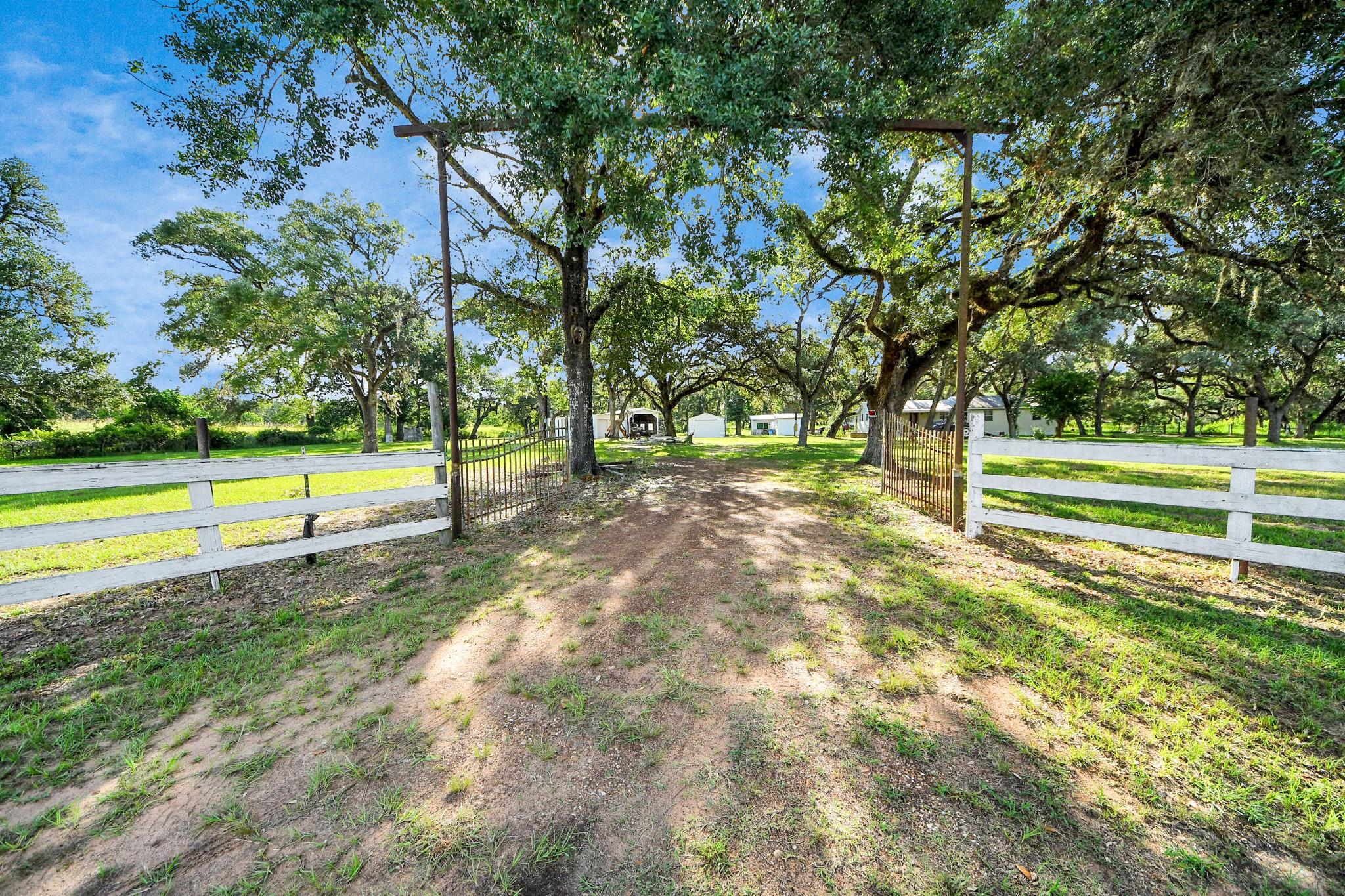 Sheridan, Texas, 78962, United States, 2 Bedrooms Bedrooms, ,2 BathroomsBathrooms,Residential,For Sale,1981605