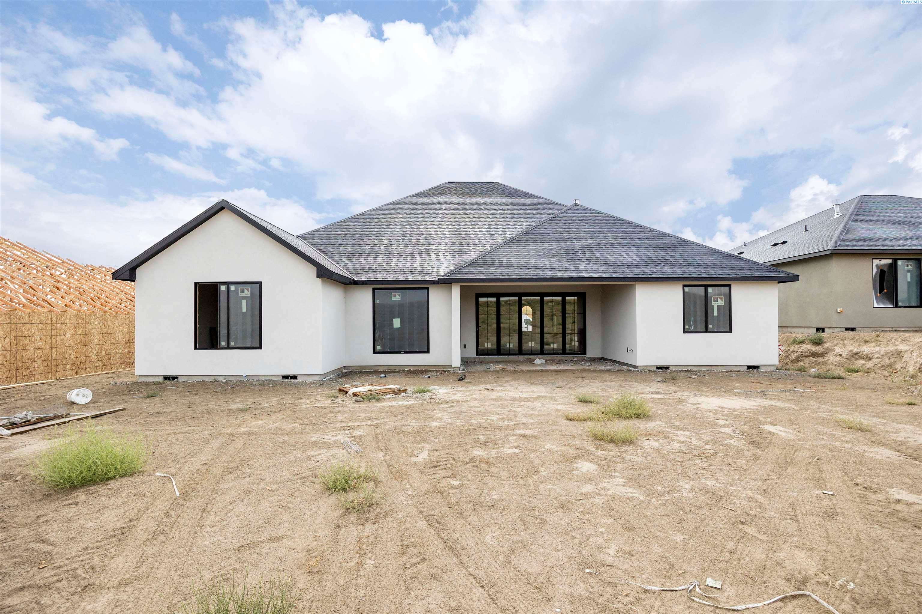 Richland, Washington, 99352, United States, 4 Bedrooms Bedrooms, ,4 BathroomsBathrooms,Residential,For Sale,1880511