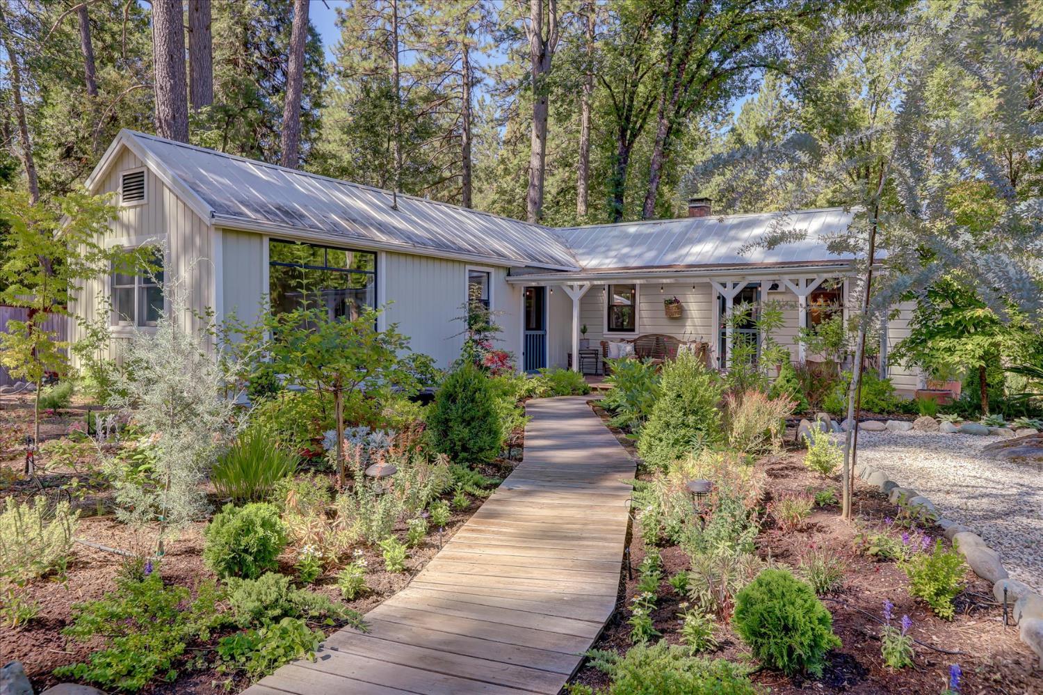 Nevada City, California, 95959, United States, 2 Bedrooms Bedrooms, ,1 BathroomBathrooms,Residential,For Sale,1982930