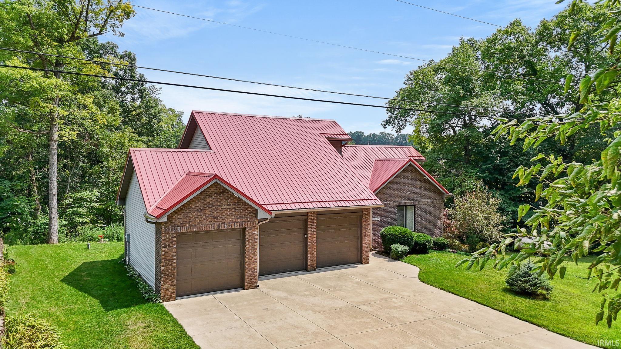 Angola, Indiana, 46703, United States, 3 Bedrooms Bedrooms, ,3 BathroomsBathrooms,Residential,For Sale,2018317