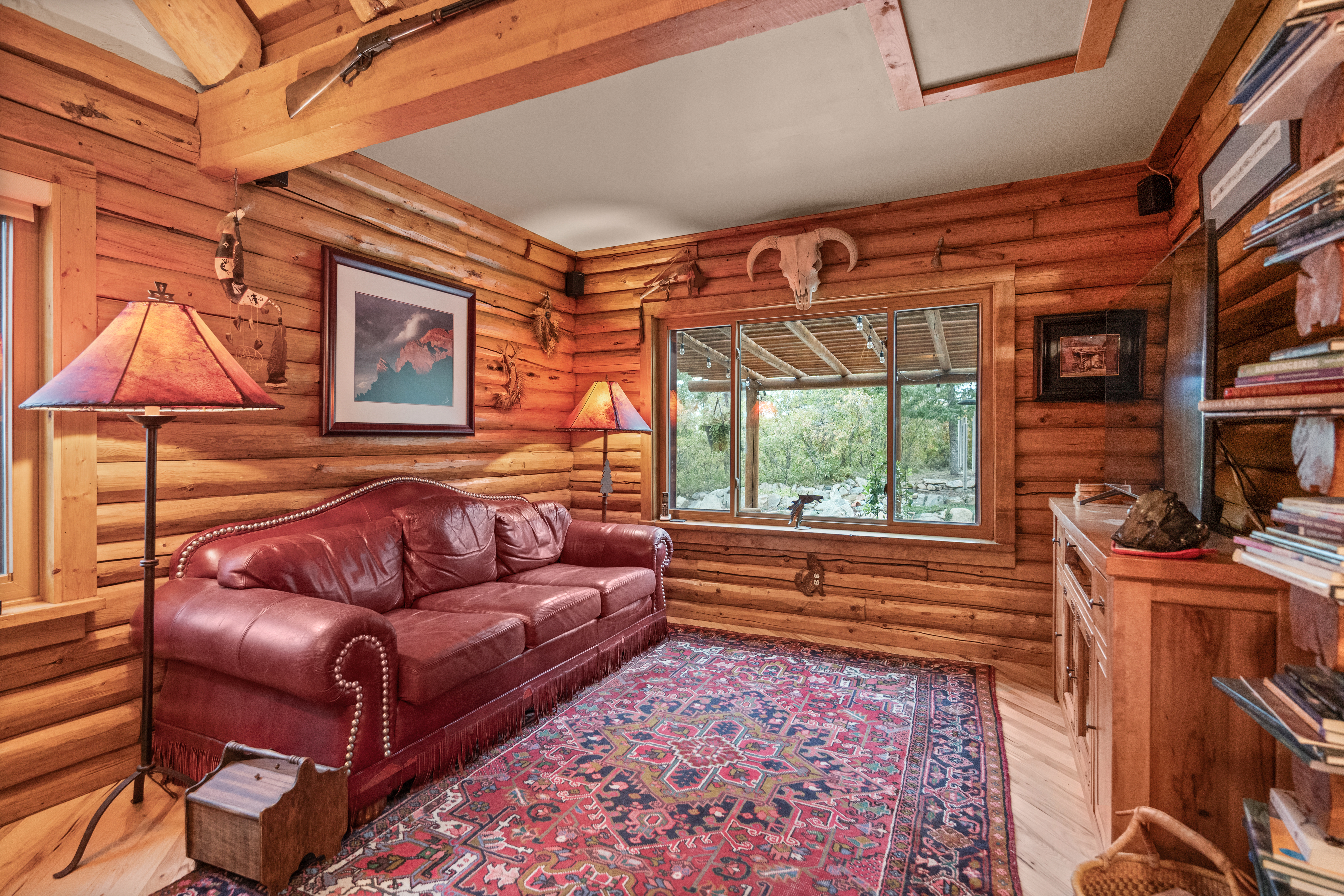  Chatfield Reservoir Log Home on Horse-Friendly 5 Acres with Wrap-Around Decks - 物件實景