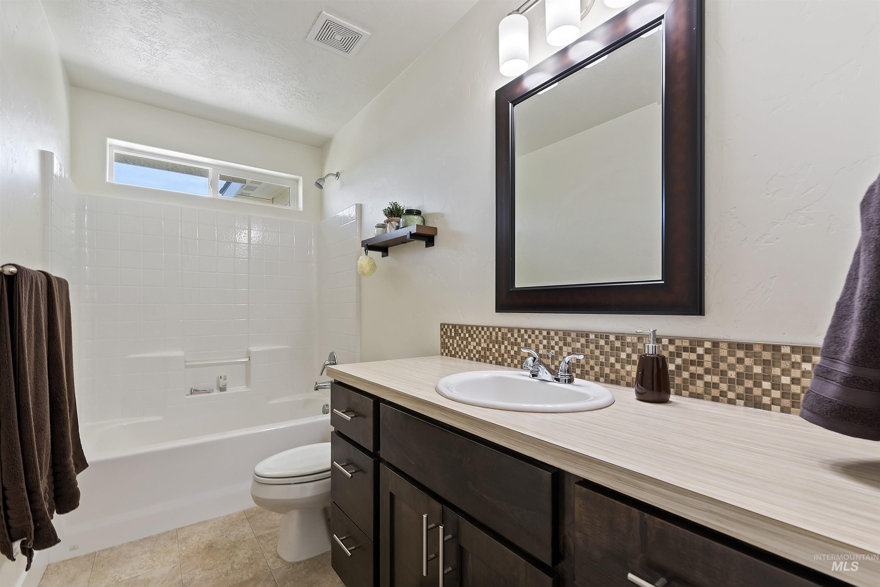 9533 De Witt St, Boise, Idaho, 83704, United States, 3 Bedrooms Bedrooms, ,3 BathroomsBathrooms,Residential,For Sale,9533 De Witt St,1432478