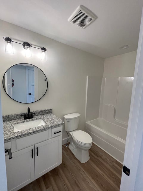 Russell Springs, Kentucky, 42642, United States, 12 Bedrooms Bedrooms, ,9 BathroomsBathrooms,Residential,For Sale,1975728