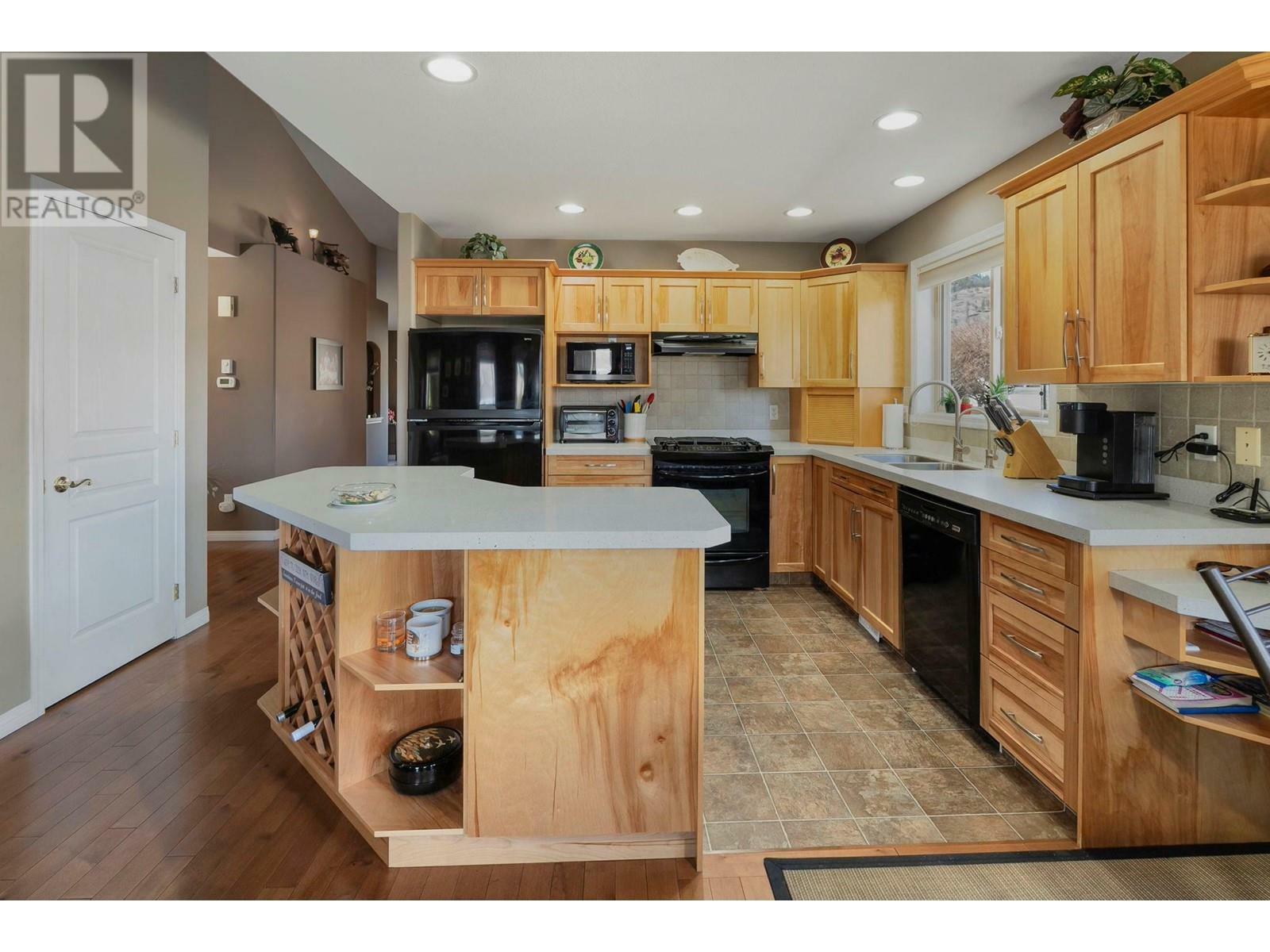 KELOWNA, British Columbia, V1V 1Z4, CA, 2 Bedrooms Bedrooms, ,2 BathroomsBathrooms,Residential,For Sale,1960931