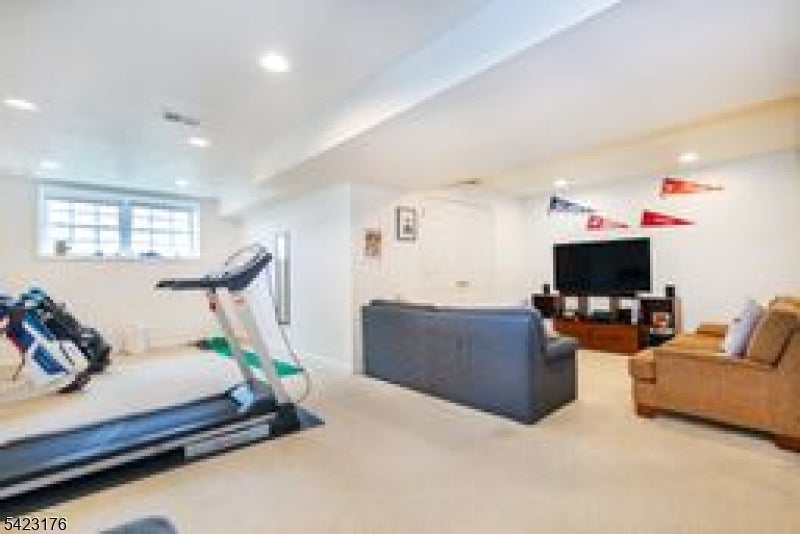 Wayne Twp., New Jersey, 07470, United States, 3 Bedrooms Bedrooms, ,3 BathroomsBathrooms,Residential,For Sale,2037003