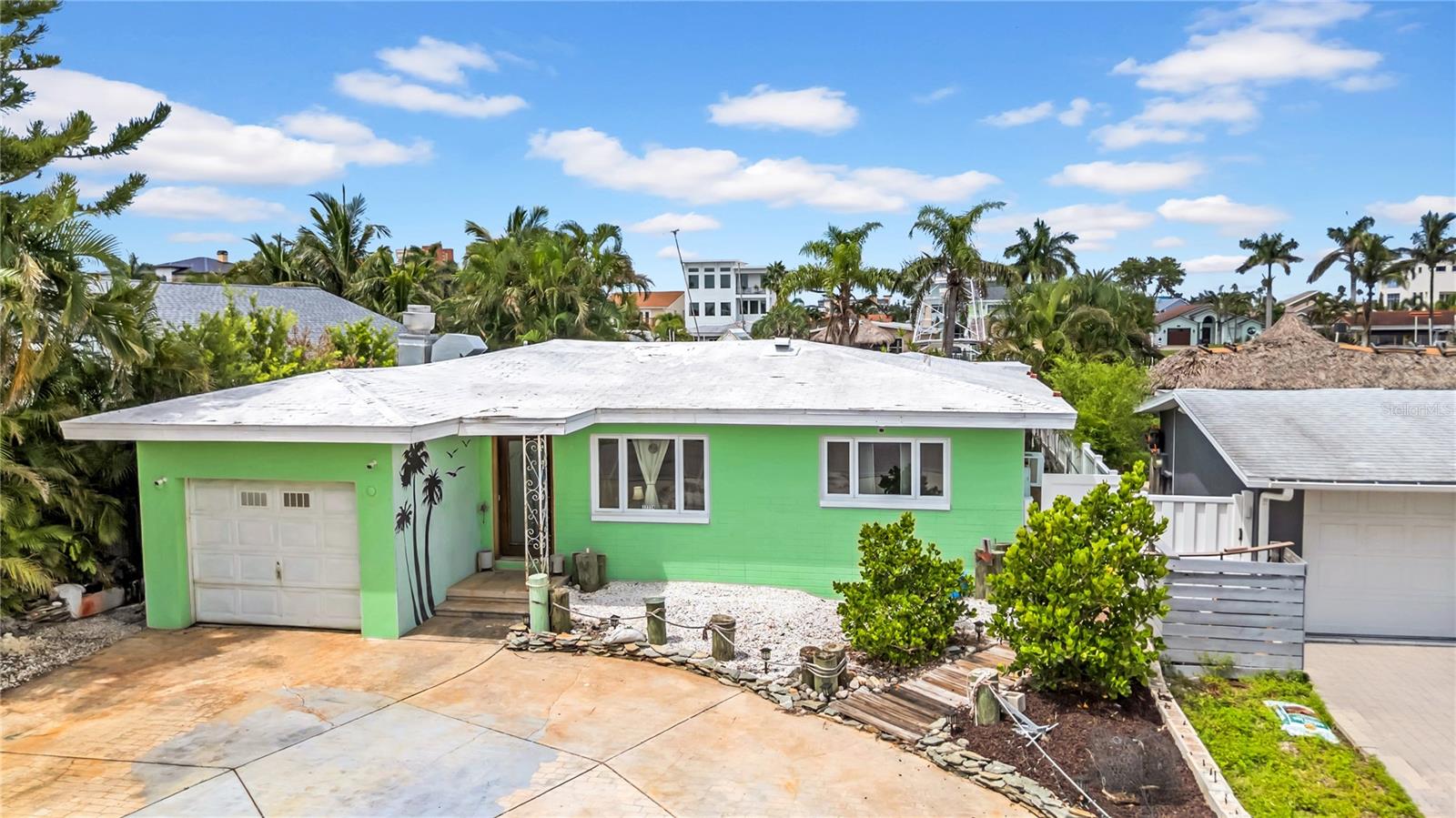 Redington Beach, Florida, 33708, United States, 2 Bedrooms Bedrooms, ,2 BathroomsBathrooms,Residential,For Sale,1978870