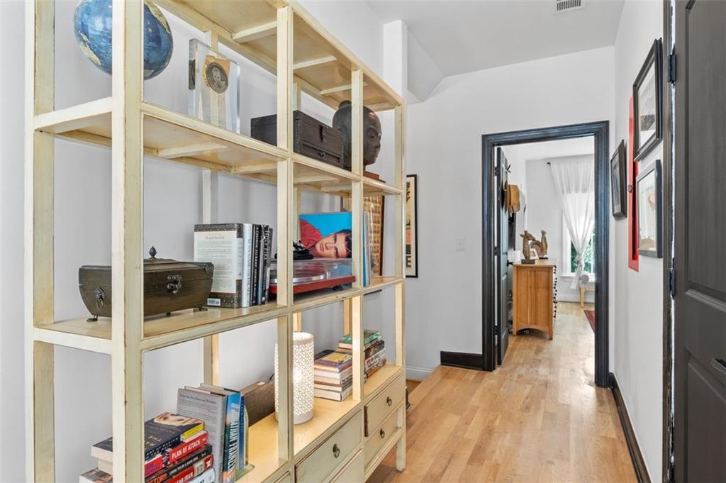 Atlanta, Georgia, 30324, United States, 3 Bedrooms Bedrooms, ,3 BathroomsBathrooms,Residential,For Sale,1948328