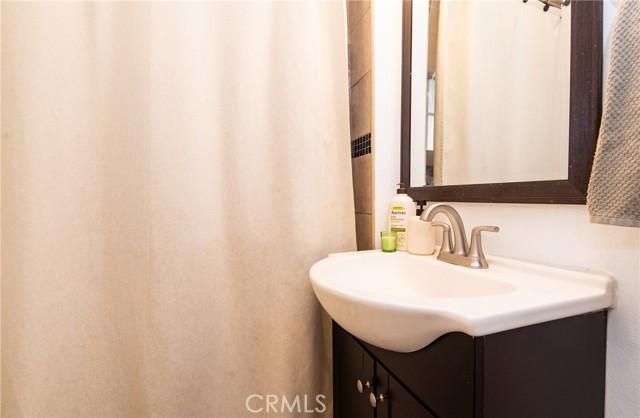 Los Angeles, California, 90001, United States, 5 Bedrooms Bedrooms, ,5 BathroomsBathrooms,Residential,For Sale,2009948