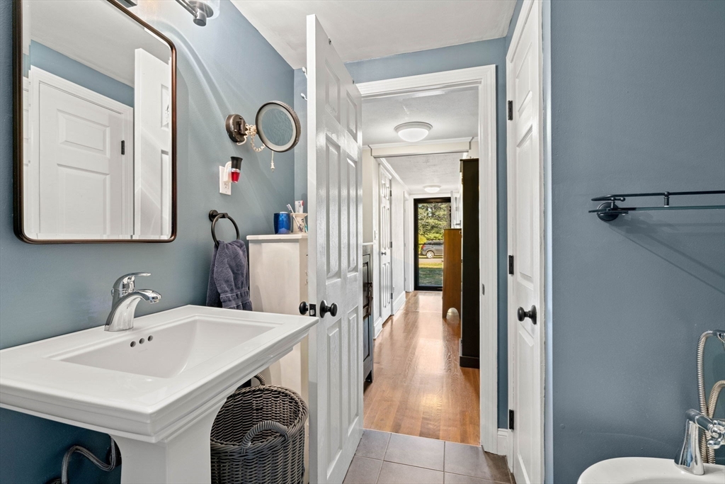 Haverhill, Massachusetts, 01835, United States, 3 Bedrooms Bedrooms, ,2 BathroomsBathrooms,Residential,For Sale,1967914