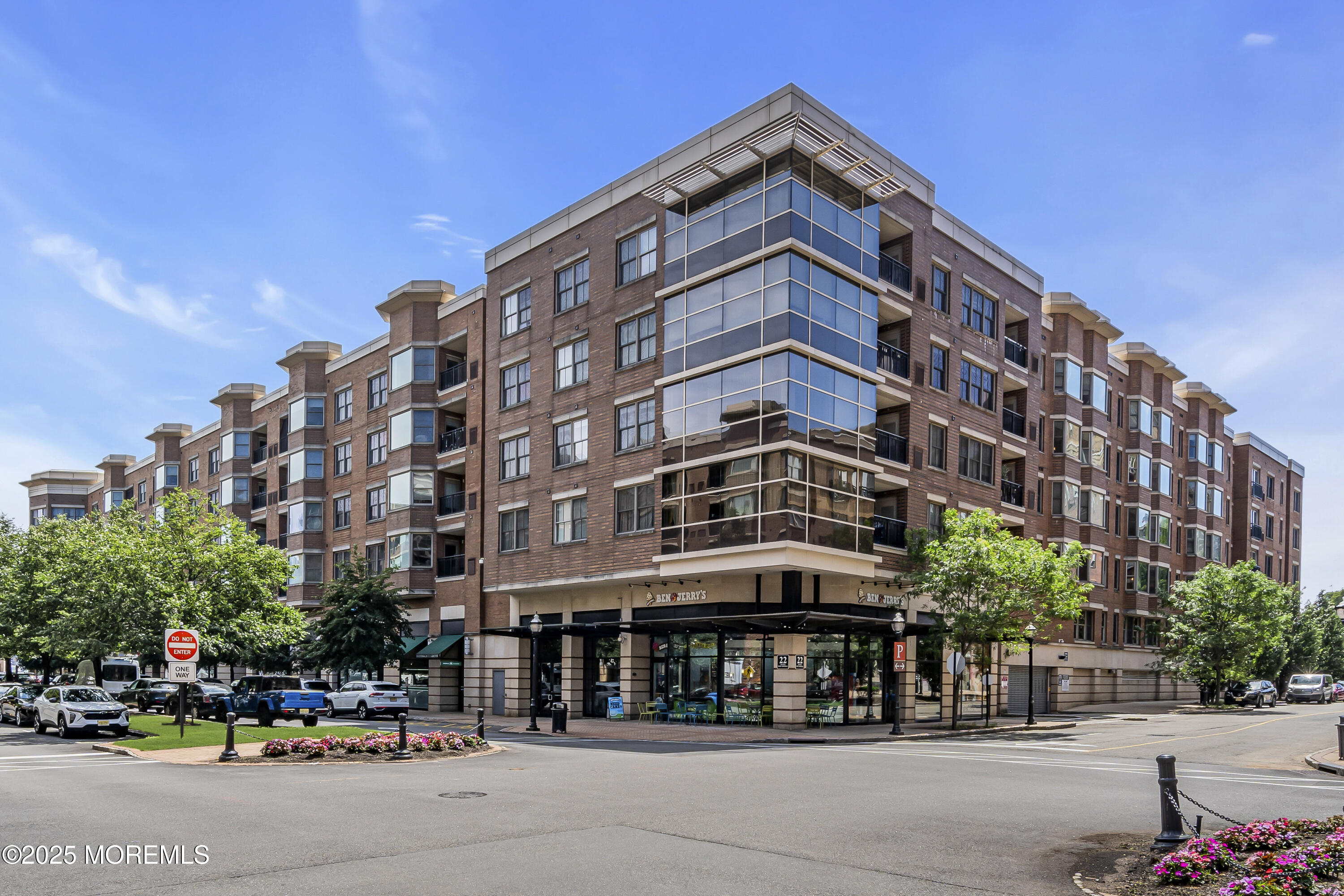 West New York, New Jersey, 07093, United States, 2 Bedrooms Bedrooms, ,2 BathroomsBathrooms,Residential,For Sale,1928927