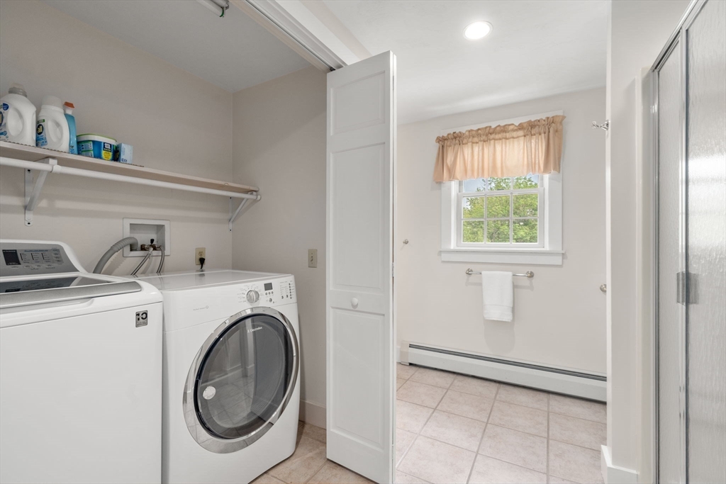 Paxton, Massachusetts, 01612, United States, 4 Bedrooms Bedrooms, ,4 BathroomsBathrooms,Residential,For Sale,1940308