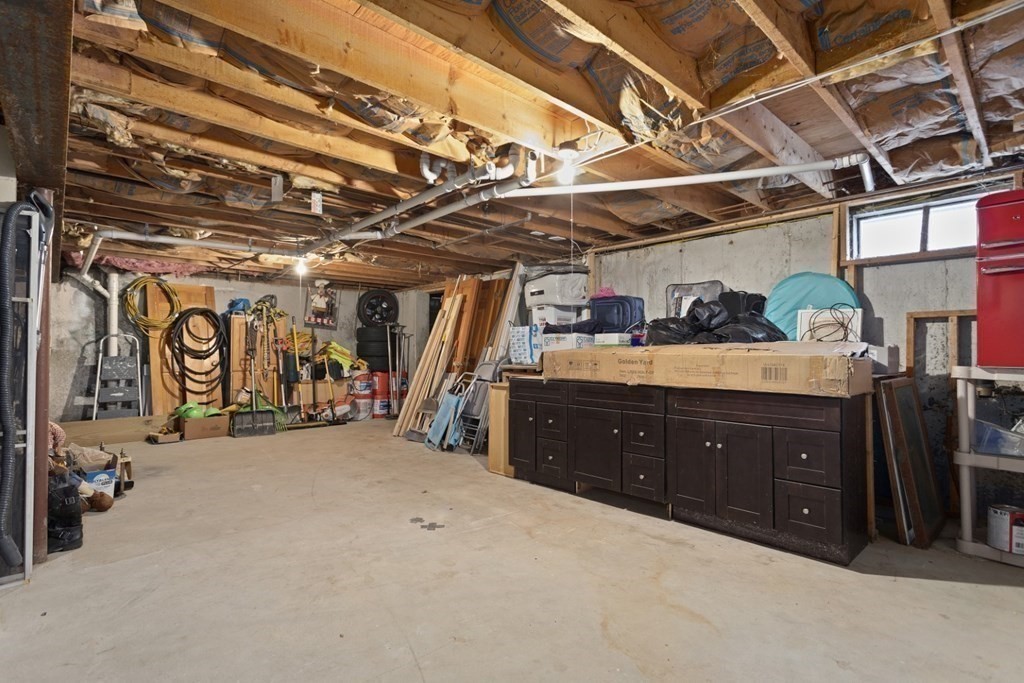 Saugus, Massachusetts, 01906, United States, 3 Bedrooms Bedrooms, ,3 BathroomsBathrooms,Residential,For Sale,1931049