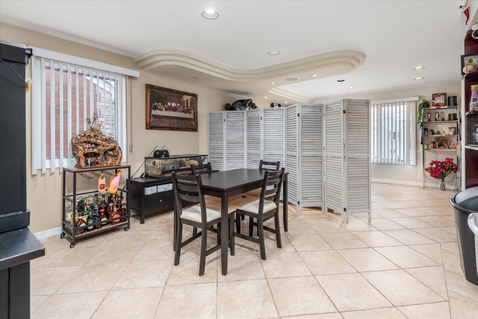 Howard Beach, New York, 11414, United States, 5 Bedrooms Bedrooms, ,4 BathroomsBathrooms,Residential,For Sale,1941286