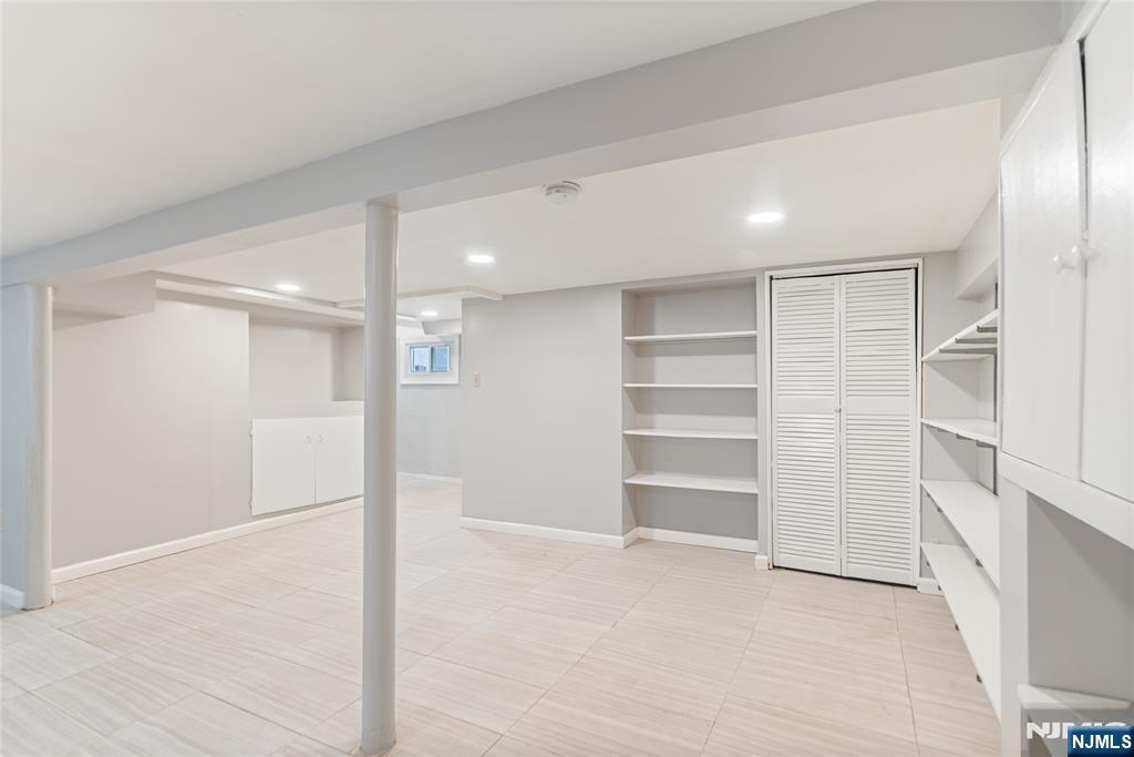 Teaneck, New Jersey, 07666, United States, 3 Bedrooms Bedrooms, ,2 BathroomsBathrooms,Residential,For Sale,1987513