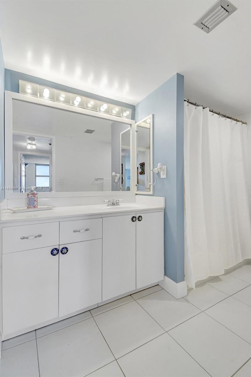 Sunny Isles Beach, Florida, 33160, United States, 2 Bedrooms Bedrooms, ,2 BathroomsBathrooms,Residential,For Sale,1837266