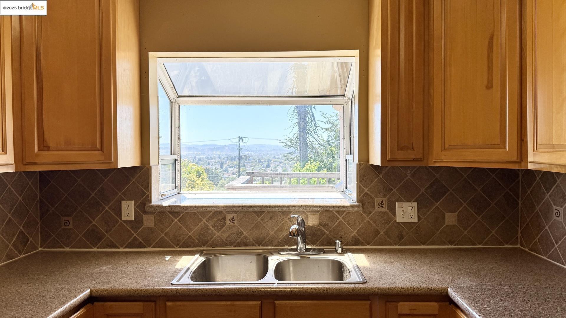 Richmond, California, 94805, United States, 5 Bedrooms Bedrooms, ,2 BathroomsBathrooms,Residential,For Sale,1895644