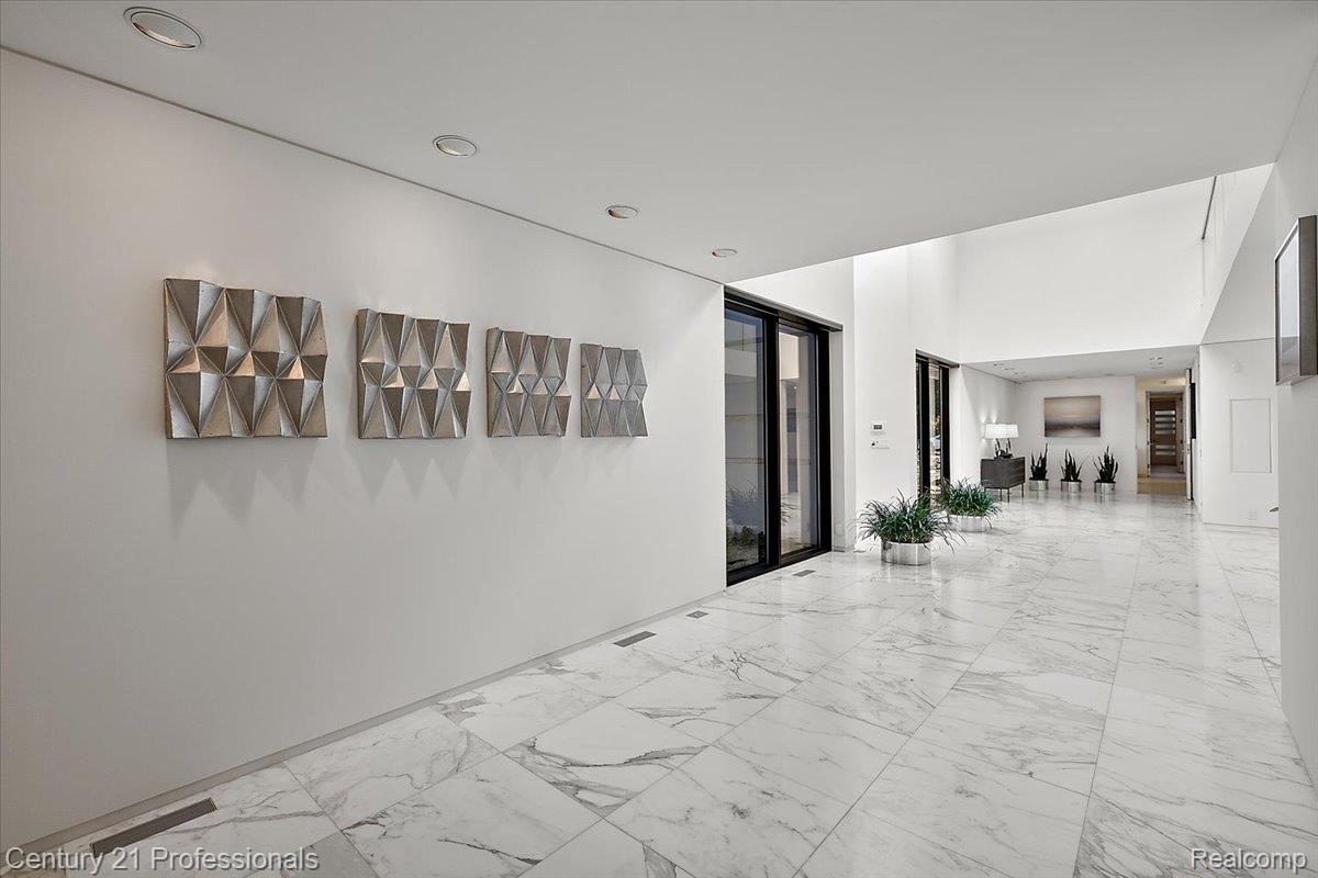 BloomfieldHills, Michigan, 48301, United States, 4 Bedrooms Bedrooms, ,5 BathroomsBathrooms,Residential,For Sale,1996516