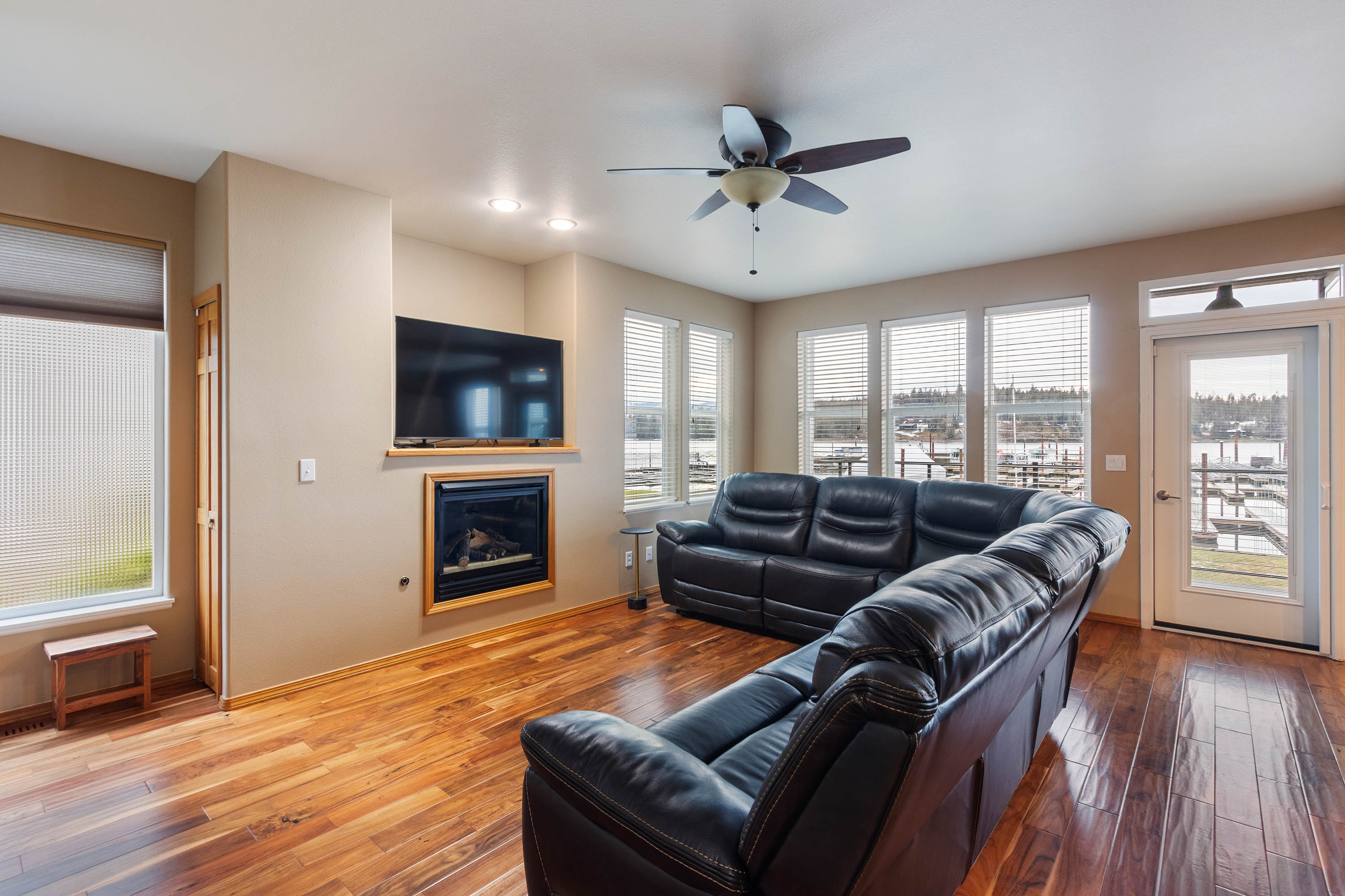 Hope, Idaho, 83836, United States, 2 Bedrooms Bedrooms, ,1 BathroomBathrooms,Residential,For Sale,2010313