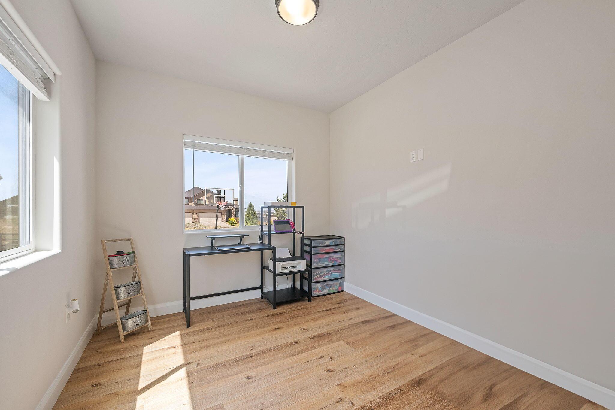 Cedar City, Utah, 84720, United States, 5 Bedrooms Bedrooms, ,4 BathroomsBathrooms,Residential,For Sale,1976034