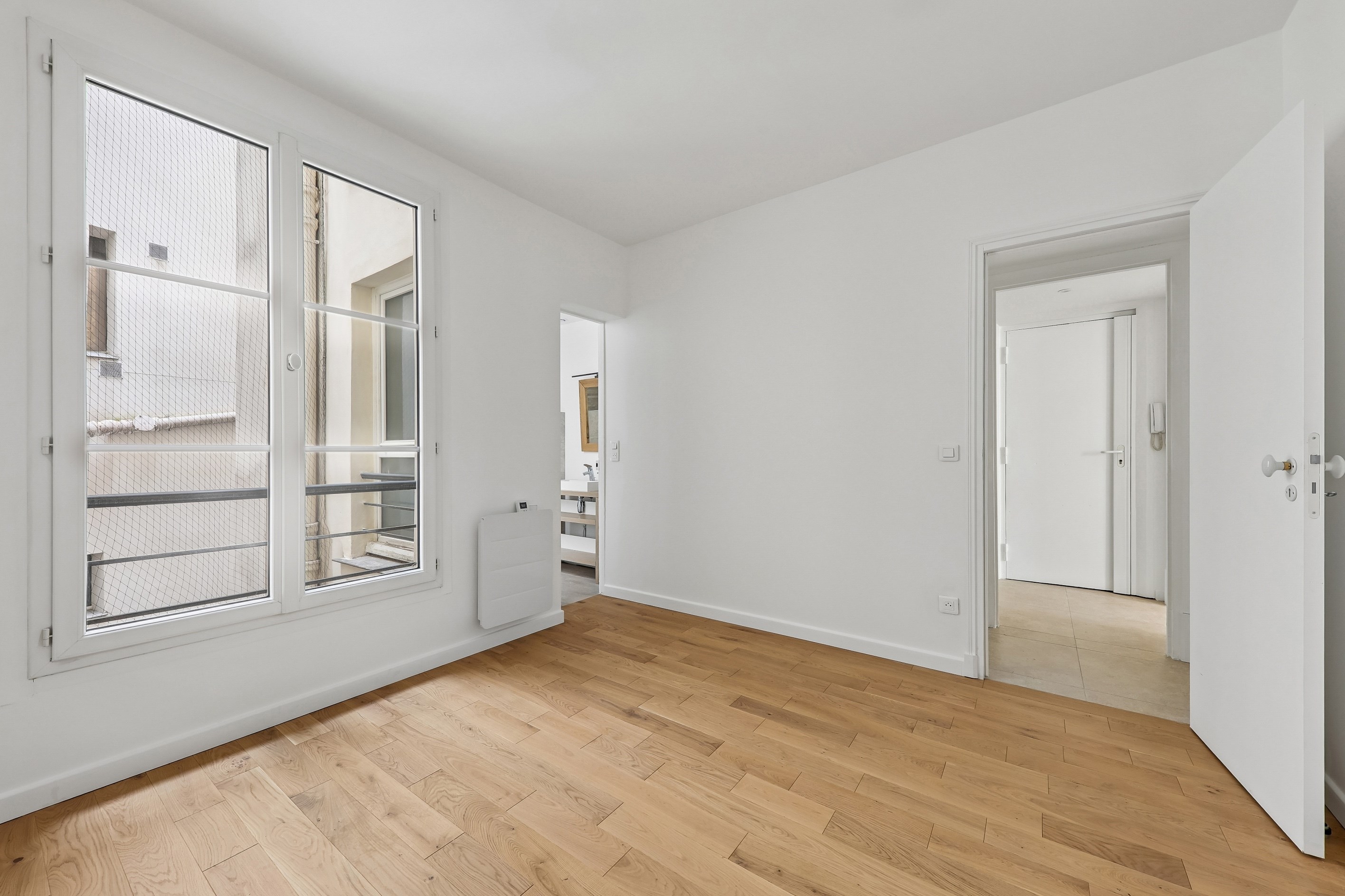  To sell- perfect condition-Place de l