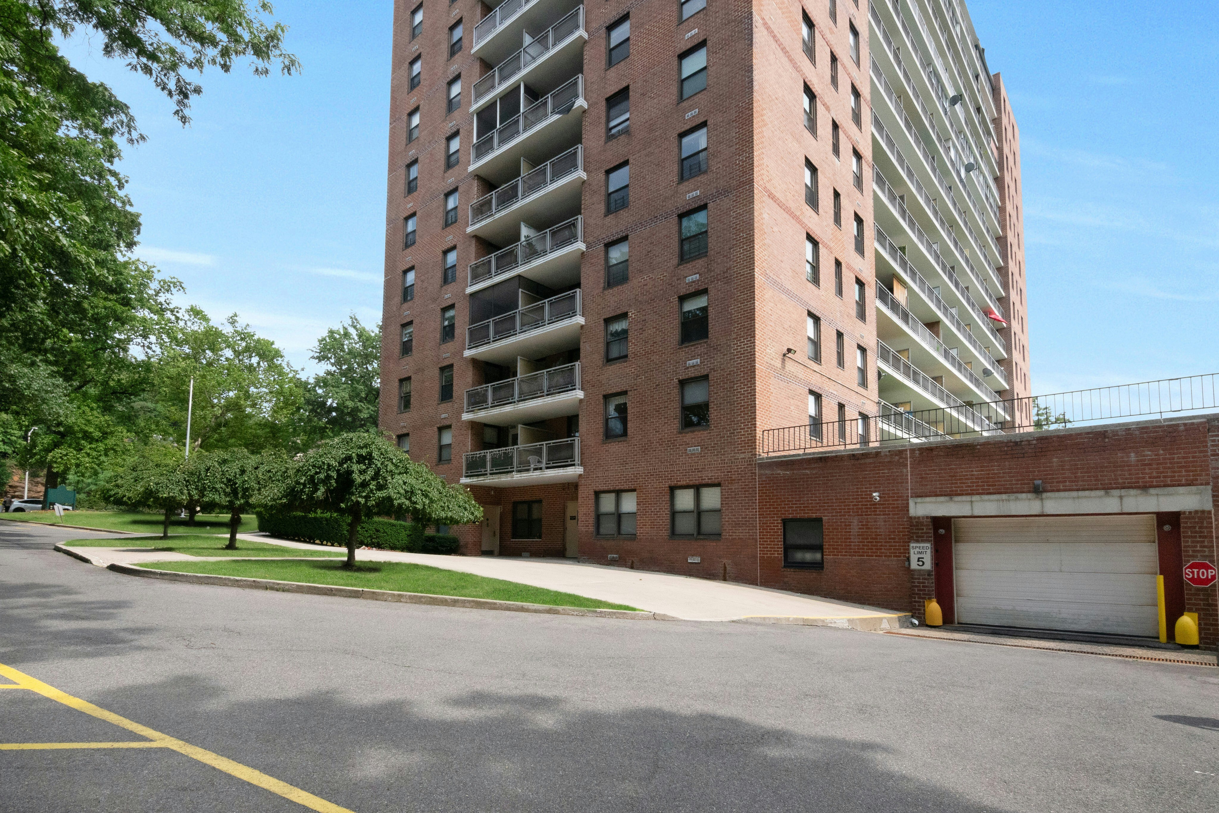  4705 Henry Hudson Parkway, Bronx, NY 10471 - 物件實景