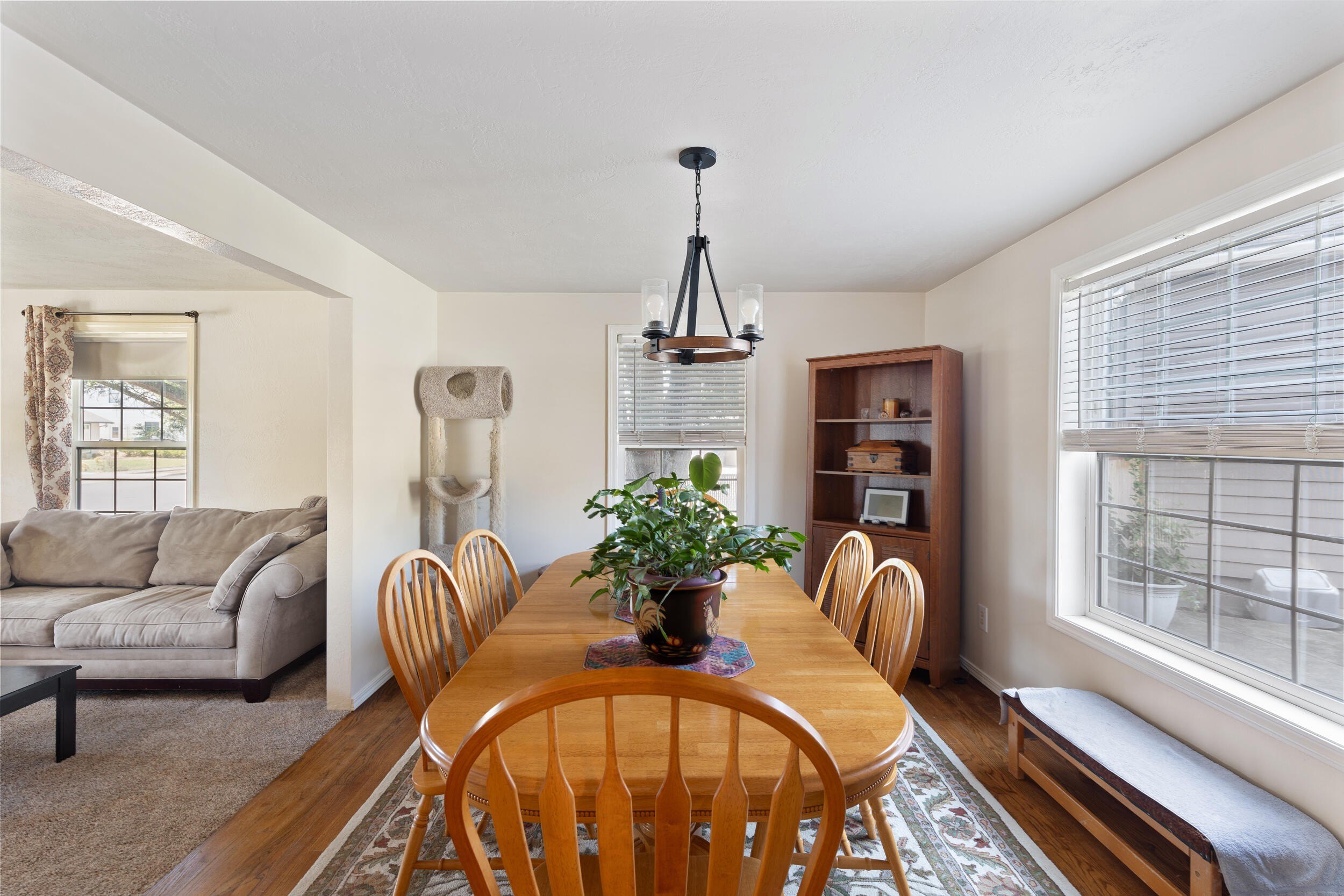 Medford, Oregon, 97504, United States, 4 Bedrooms Bedrooms, ,3 BathroomsBathrooms,Residential,For Sale,1974325