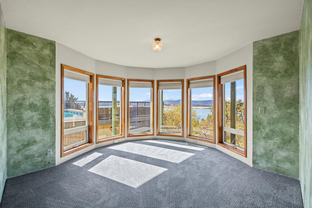 Klamath Falls, Oregon, 97601, United States, 4 Bedrooms Bedrooms, ,4 BathroomsBathrooms,Residential,For Sale,1804036